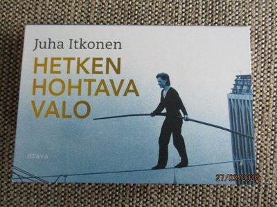 Juha Itkonen HETKEN HOHTAVA VALO