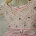 Vaaleanpunainen röyhelömekko kimallekoristein, 130 - pikkukuva 2
