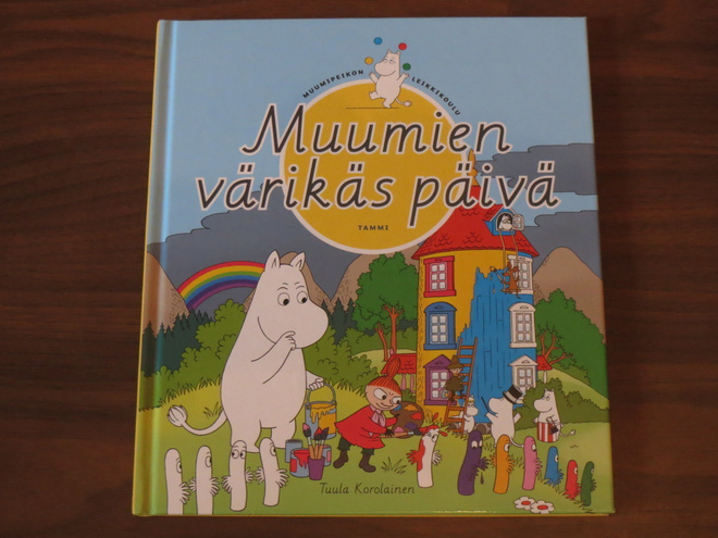 Tuula Korolainen: Muumien värikäs päivä