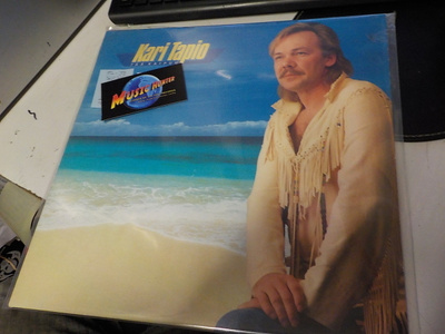 KARI TAPIO - TÄÄ KAIPUU M-/M- LP NIMMARILLA