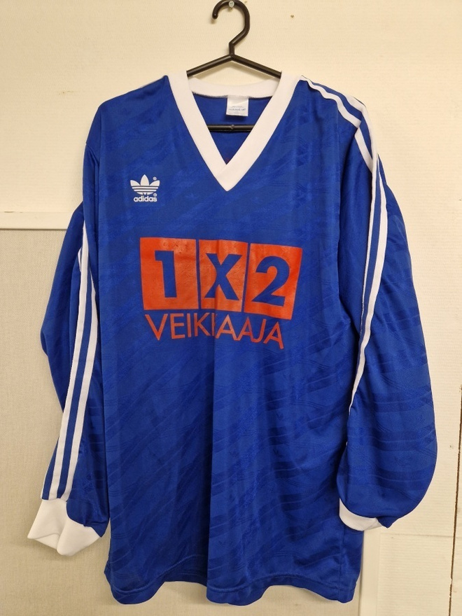 Veikkaaja vintage Adidas pelipaita /fanipaita. Koko 10