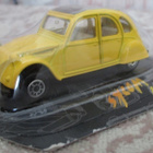 Citroen 2CV 4 door Yellow Maisto Motor Works Scale 1:55 - pikkukuva 2