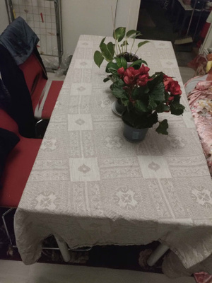 Myydään Pöytä
