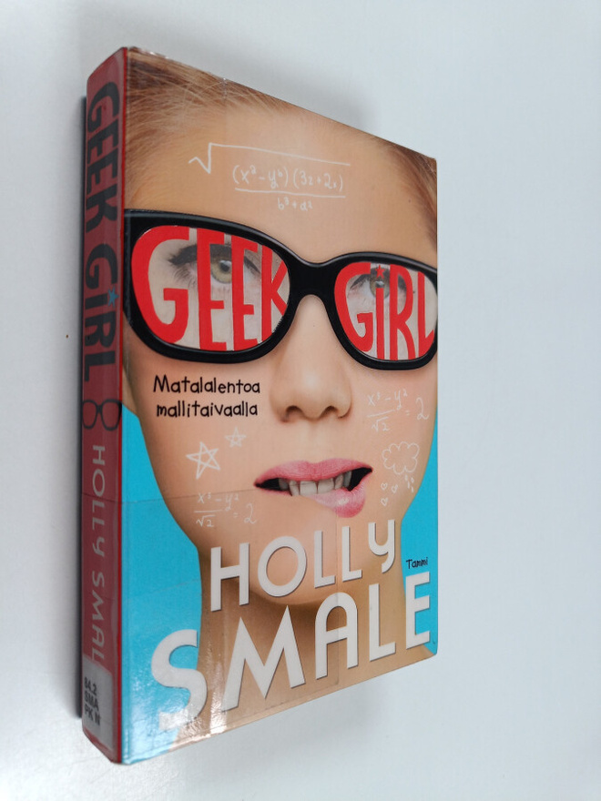 Holly Smale : Matalalentoa mallitaivaalla