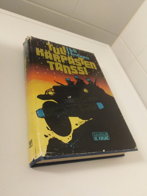 Heli Hyvönen: Tulikärpästen tanssi