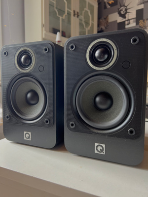 Q Acoustics 2010i -hyllykaiuttimet (musta)