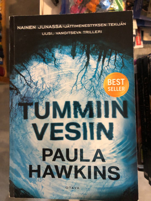 Paula Hawkins: Tummiin vesiin. 2017.