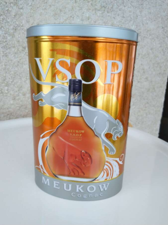 Meukow Cognag VSOP peltirasia