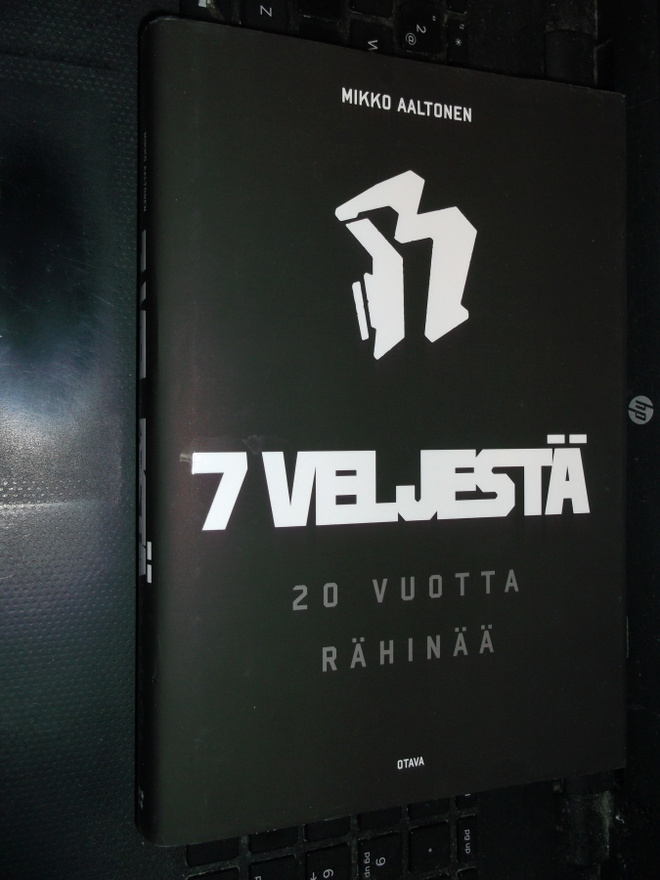 Mikko Aaltonen : 7 VELJESTÄ ( 1 p. 2018 ) sis. postik,