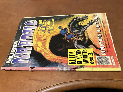 MUSTANAAMIO 4/1989