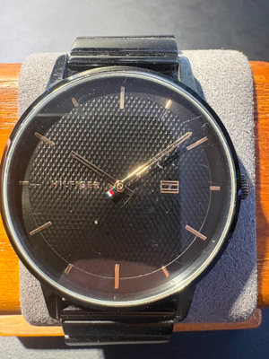 Tommy Hilfiger TH.3.17.1.34.2721 – miesten rannekello