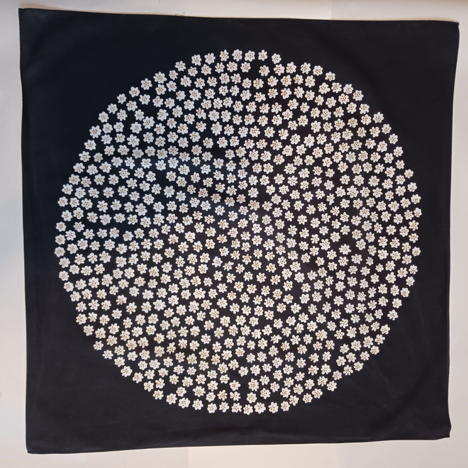 PUKETTI HUIVI 60x60 cm • MARIMEKKO