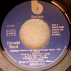 DONALD BYRD :: CHANGE MAKES YOU TO HUSTLE : VINYYLI  7" 1976 - pikkukuva 3