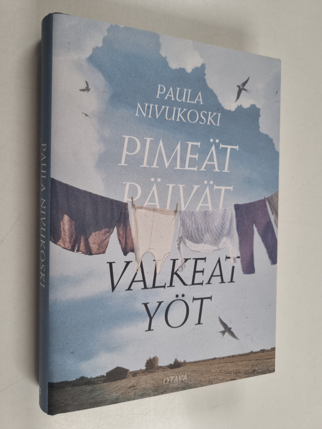 Paula Nivukoski : Pimeät päivät, valkeat yöt