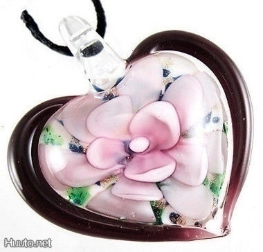 1040 .. Kaunis Sydän Lampwork Taidelasi .. Kaulakoru