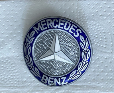 Mercedes logo maskiin.