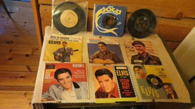 elvis kokoelma sinkut, ep:t, lp:t, kasetit ym.