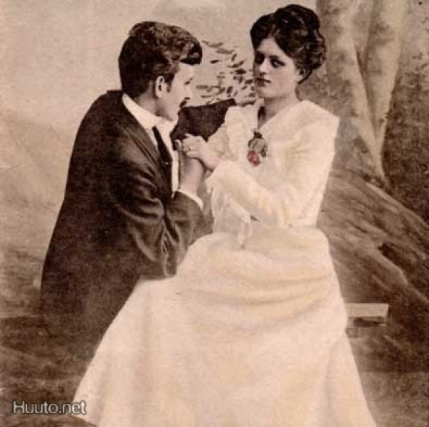 RAKKAUS / Kyllä vai ei - mies ja nainen lähekkäin. 1900-l.