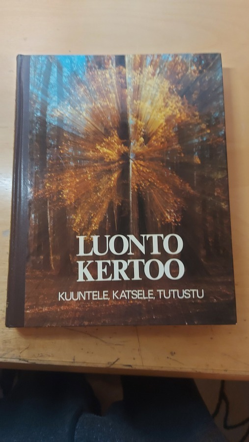 Luonto kertoo kuuntele, katsele, tutustu