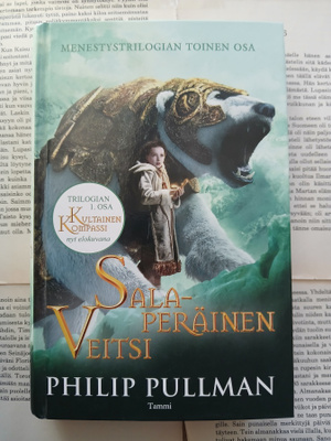 Philip Pullman - Salaperäinen veitsi: Universumien tomu II