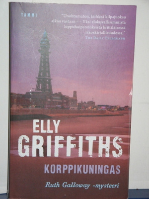 Elly Griffiths : KORPPIKUNINGAS