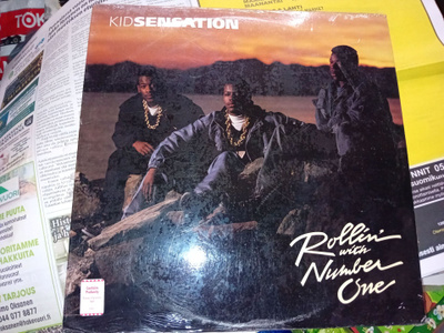 LP KID SENSATION ( UUSI ) SIS POSTIKULU