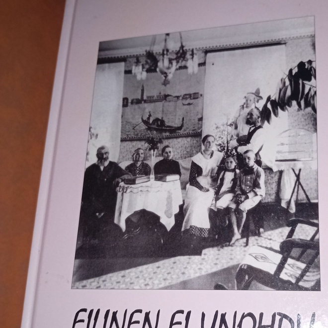 Hosiaisluoma-Karppinen  : Eilinen ei unohdu  ( SIS POSTIKULU