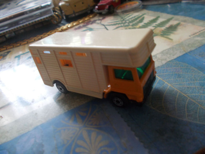 NO:40 Horse Box