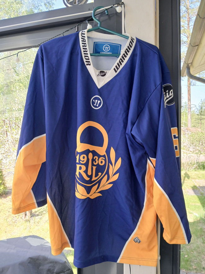 Rauman Lukko nro 6 pelipaita Mikkola