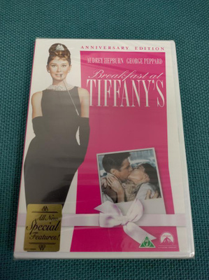 AAMIAINEN TIFFANYLLA (Audrey Hepburn) UUSI***