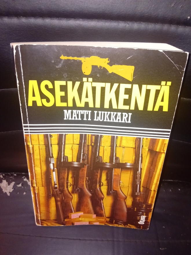 Matti Lukkari :  Asekätkentä ( SIGNED) SIS POSTIKULU