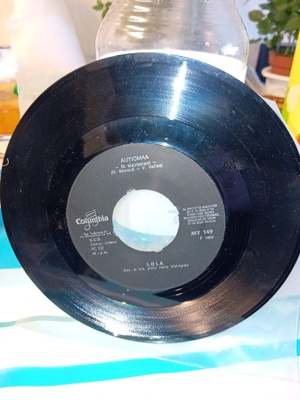 7" single LOLA : Kaunis on maailma haaveiden ( SIS POSTIKULU