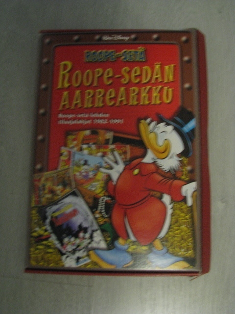 ROOPE-SEDÄN AARREARKKU ( tilaajalahjat 1982-1991 )+ mantelit