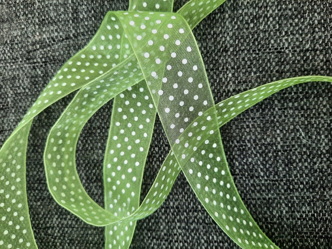 450cm keväänvihreä polka dot organzanauha