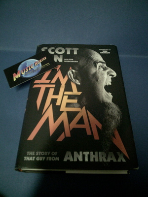 SCOTT IAN - I'M THE MAN KIRJA NIMMARILLA