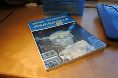 John Brunner: Parantaja, nidottu, hyvä