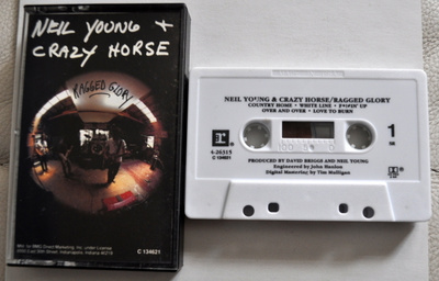 NEIL YOUNG Ragged Glory C-KASETTI