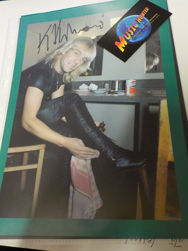 JUDAS PRIEST KK DOWNING NIMIKIRJOITUS KUVASSA