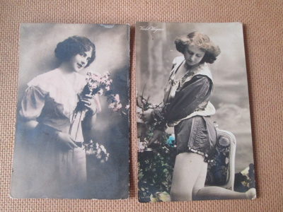 kolme vintage taidekorttia