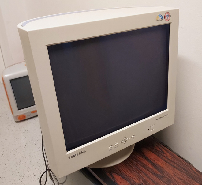 Samsung SyncMaster 957MB -19-tuumainen kuvaputkimonitori