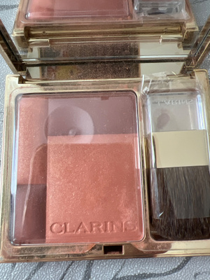 Käyttämätön clarins poskipuna
