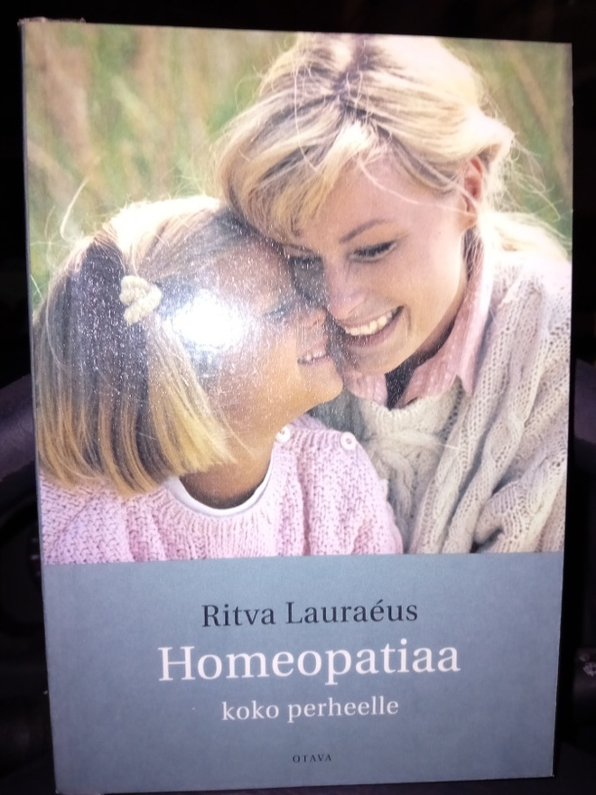 Lauraeus : Homeopatiaa koko perheelle  ( SIS POSTIKULU  )