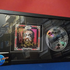 KING DIAMOND TAULU KOLMELLA NIMMARILLA - pikkukuva 1