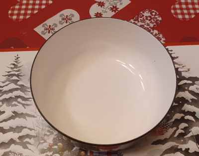 Finellin kulho. Pieni. Valkoinen/Ruskea. Emalit ehjät