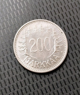 200 MARKKAA 1957, HOPEAA