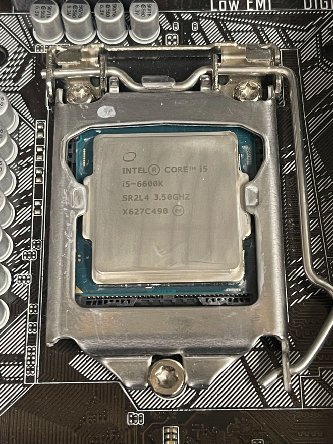 Core i5-6600K + Asus Z170-P + 16 GB DDR4