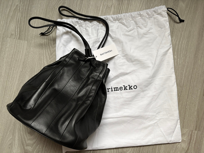 MARIMEKKO ISO KEIRA MUSTA LAUKKU UUSI