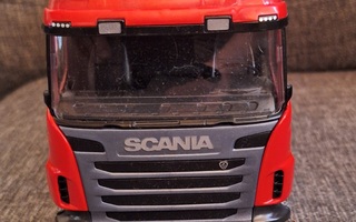 Emek Scania R 480 vaihtolava-auto merikontilla.