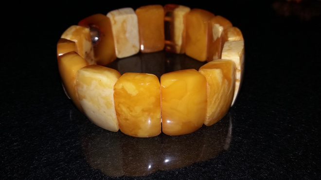 Natural antique Meripihka Amber EGG YOLK