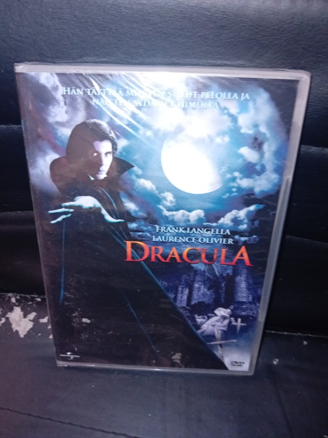 DVD Dracula ( UUSI ) SIS POSTIKULU